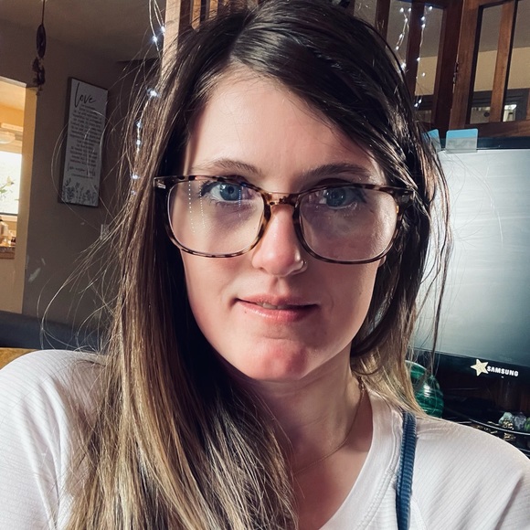 Meet your Posher, Trisha - Picture 2 of 3